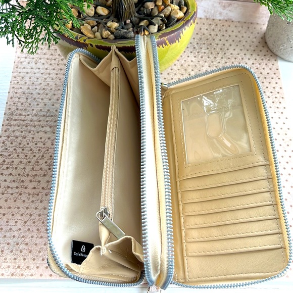 Safe Keeper Double Zipper Wrap Wristlet Wallet, Floral, Faux Leather NWOT Nice - Picture 4 of 8